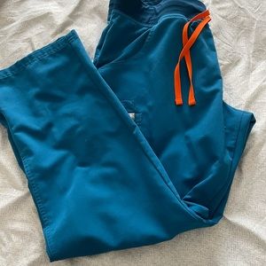 FIGS Kade Cargo scrub bottoms Alps Blue size LP